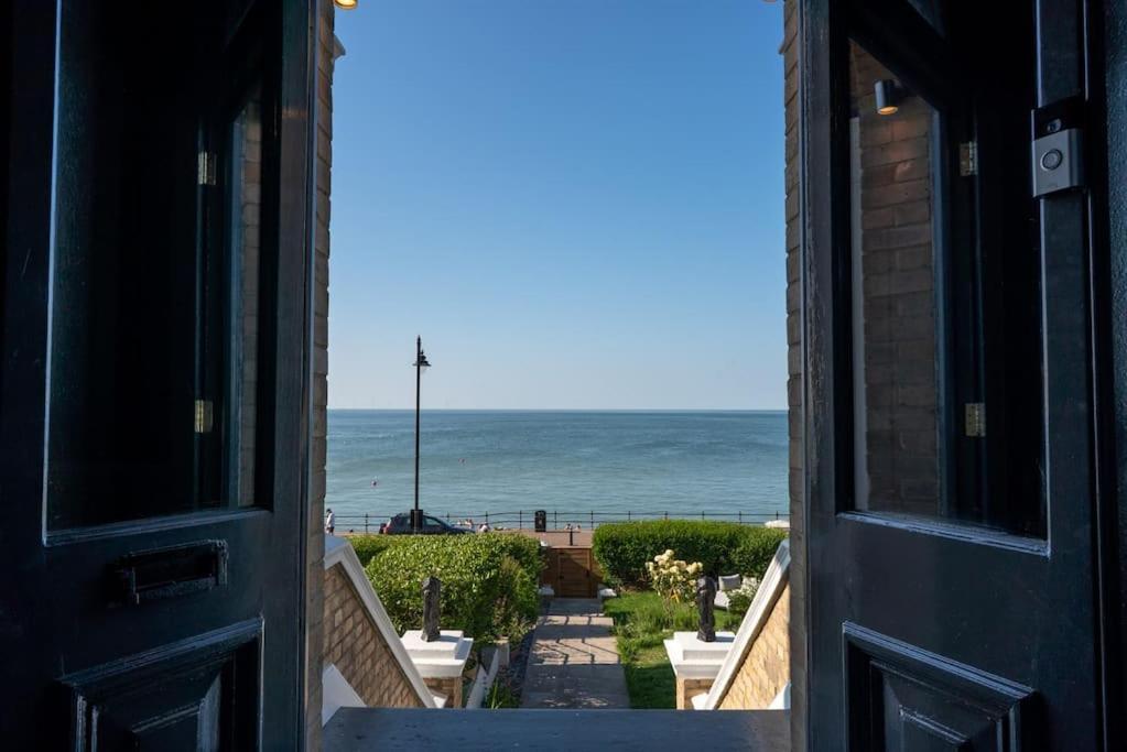 Beachfront Luxury Home With Spectacular Sea Views Herne Bay Bagian luar foto